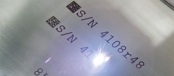 The REA JET FL fiber laser marks metal products with extremely small texts, logos and codes in high resolution by engraving or annealing.